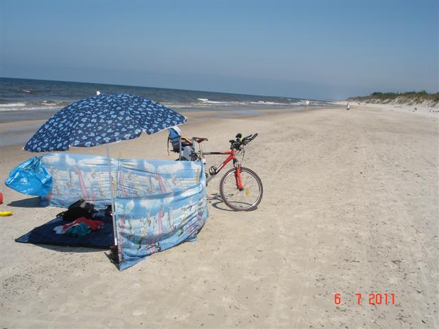 Taką plażę lubię w środku sezonu. Plażujemy. Taką plażę lubię w środku sezonu. Plażujemy.
